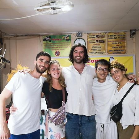 Real Vang Vieng Backpacker Hostel エクステリア 写真