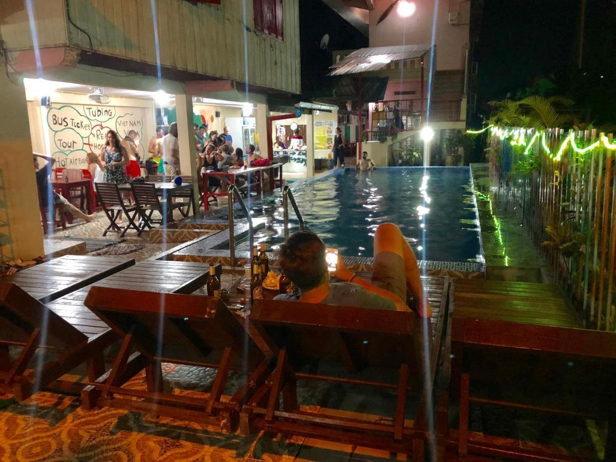 Real Vang Vieng Backpacker Hostel エクステリア 写真